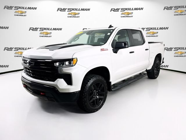 Used 2024 Chevrolet Silverado 1500 LT Trail Boss w/ Convenience Package II AWD/4WD image 3
