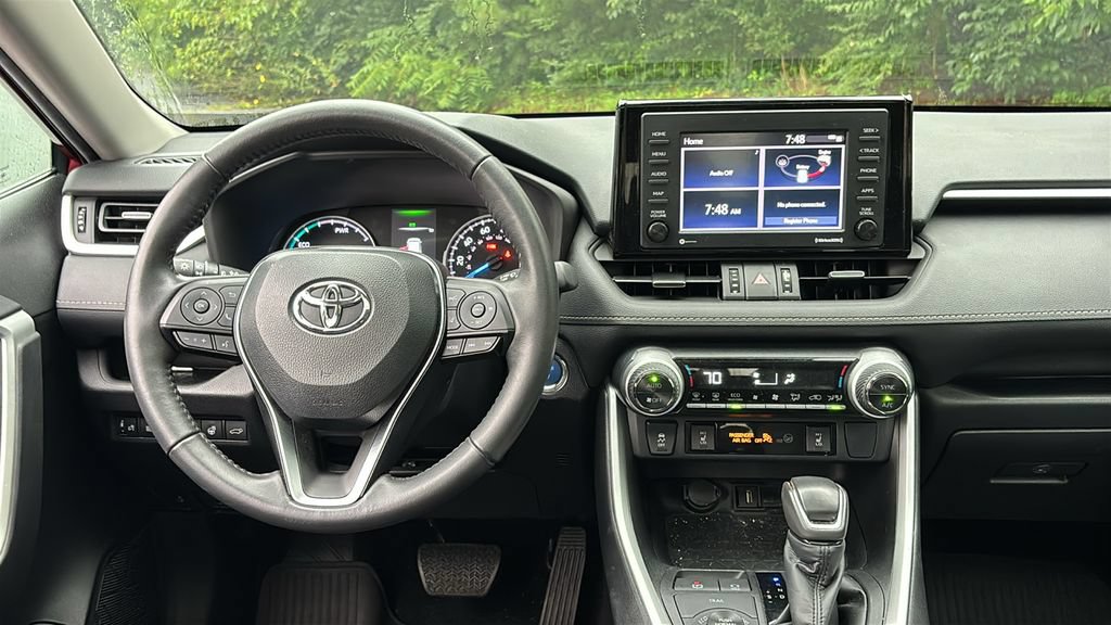 Used 2022 Toyota RAV4 XLE Premium AWD/4WD image 9