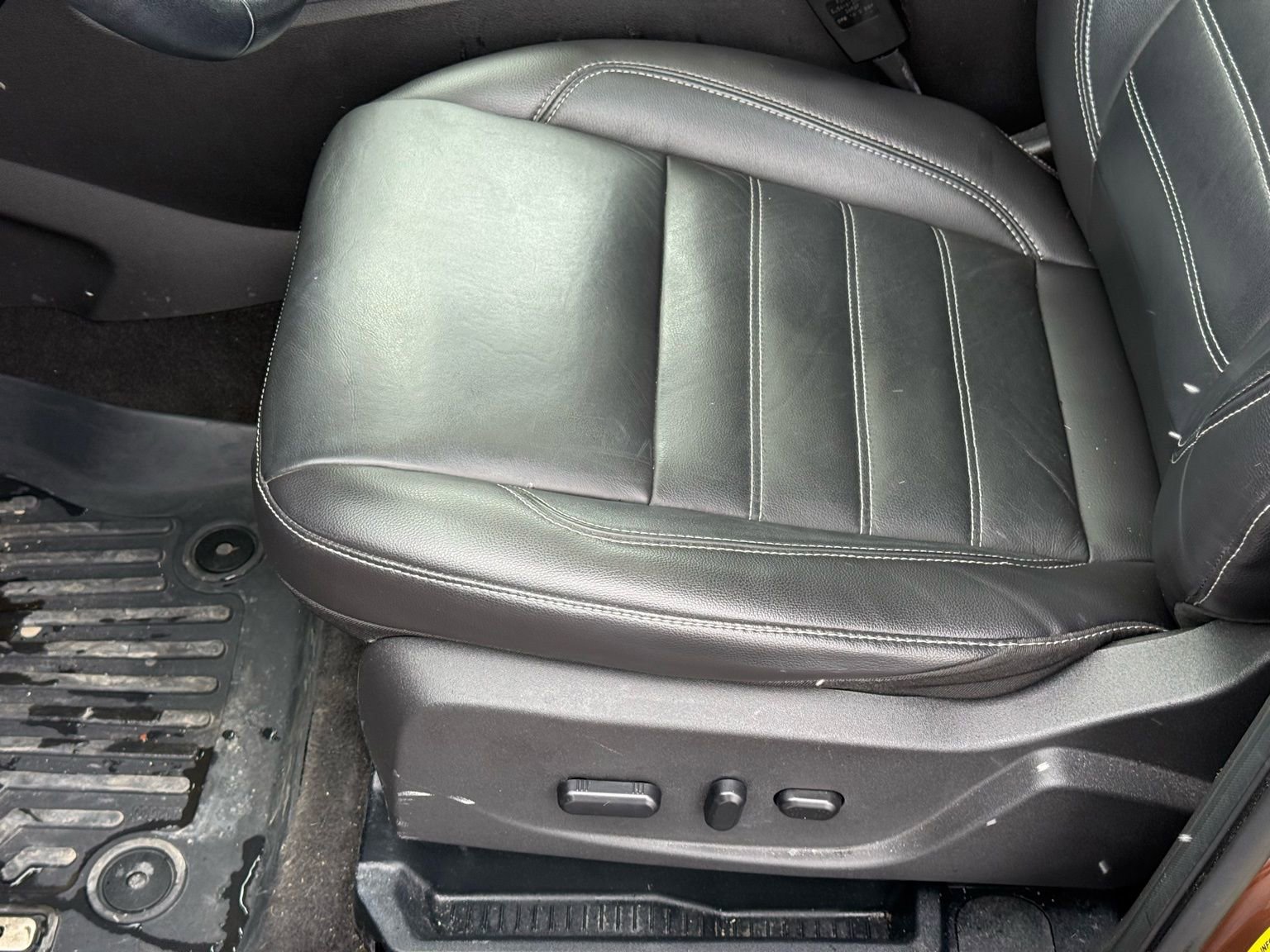 Used 2017 Ford Escape Titanium image 34