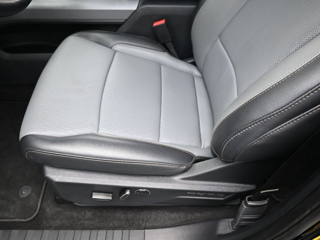 Used 2024 Ford F150 Lightning Lariat image 10