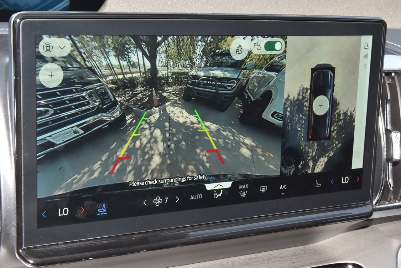 Certified 2025 Ford Expedition Platinum w/ Driver's Package AWD/4WD image 29