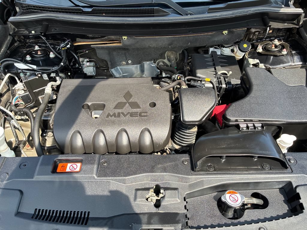 Used 2020 Mitsubishi Outlander ES AWD/4WD image 10
