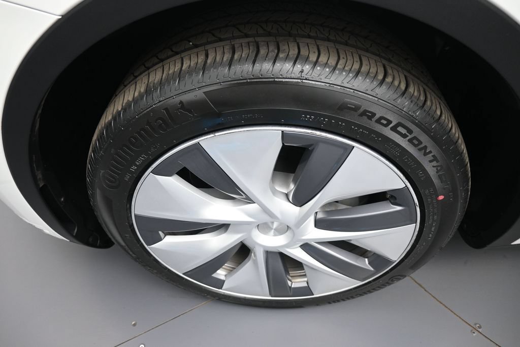 Used 2024 Tesla Model Y Long Range AWD/4WD image 14