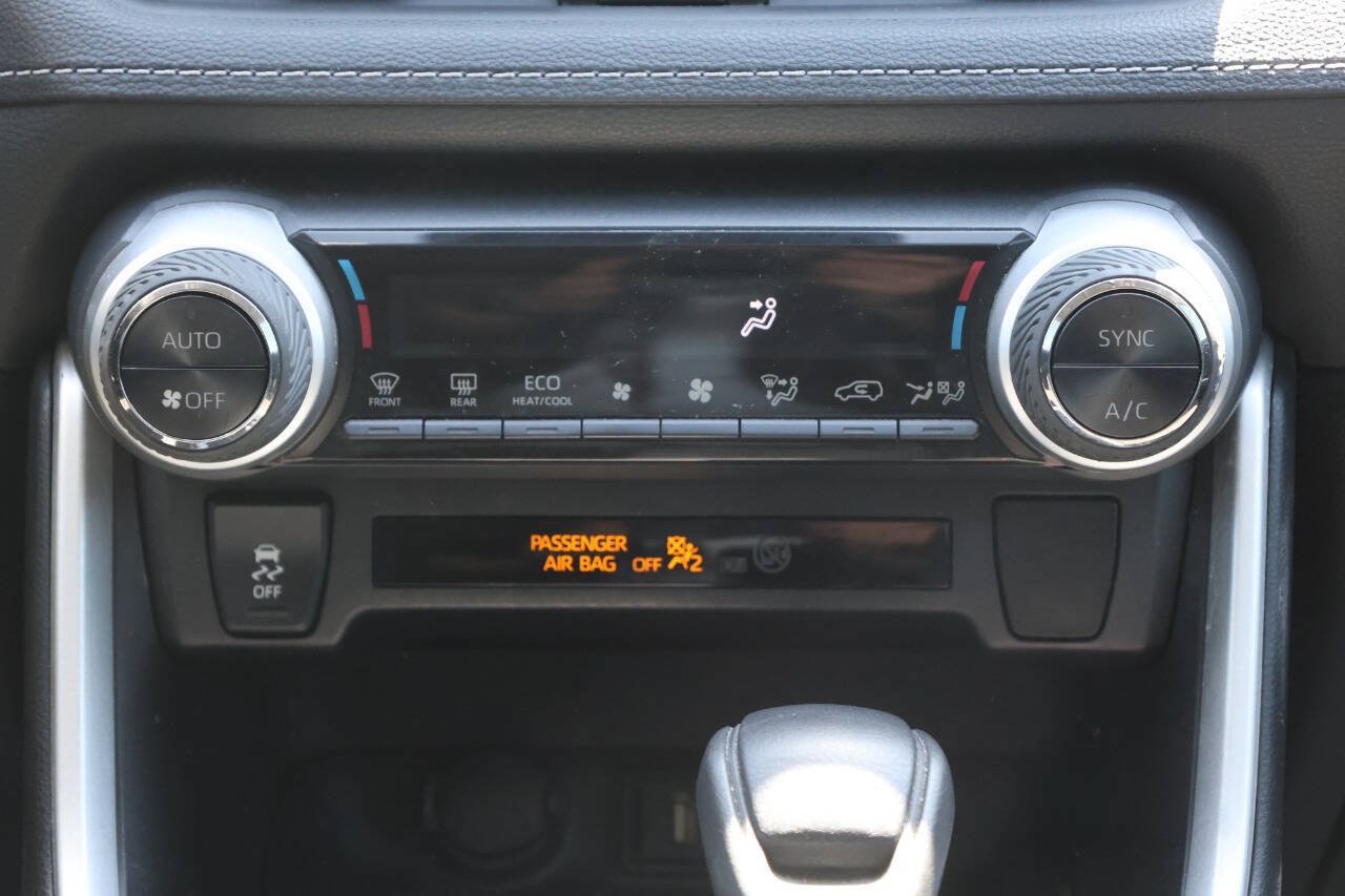Used 2021 Toyota RAV4 LE AWD/4WD image 21