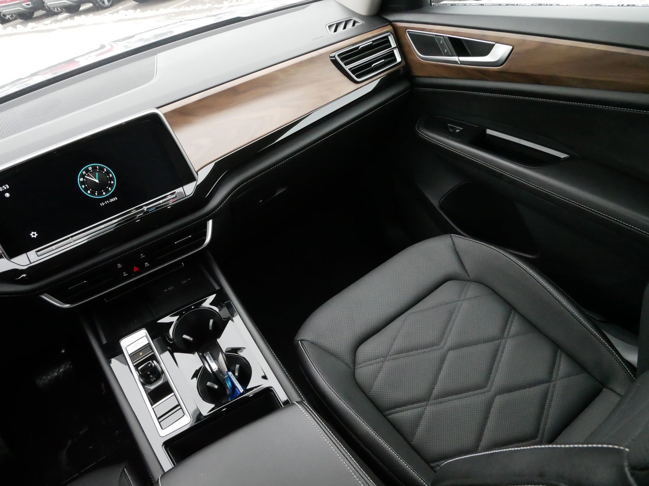 Certified 2025 Volkswagen Atlas SE image 11