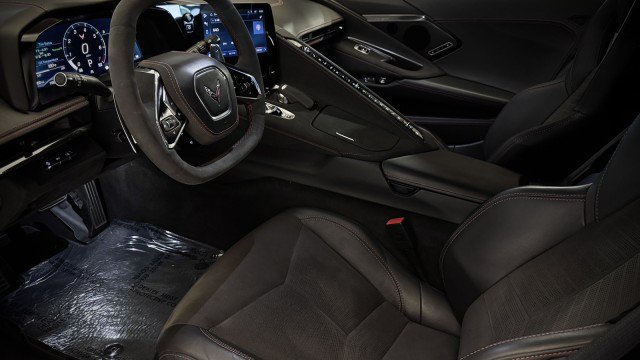 Used 2024 Chevrolet Corvette Stingray Premium Cpe w/ Z51 Performance Package RWD image 4