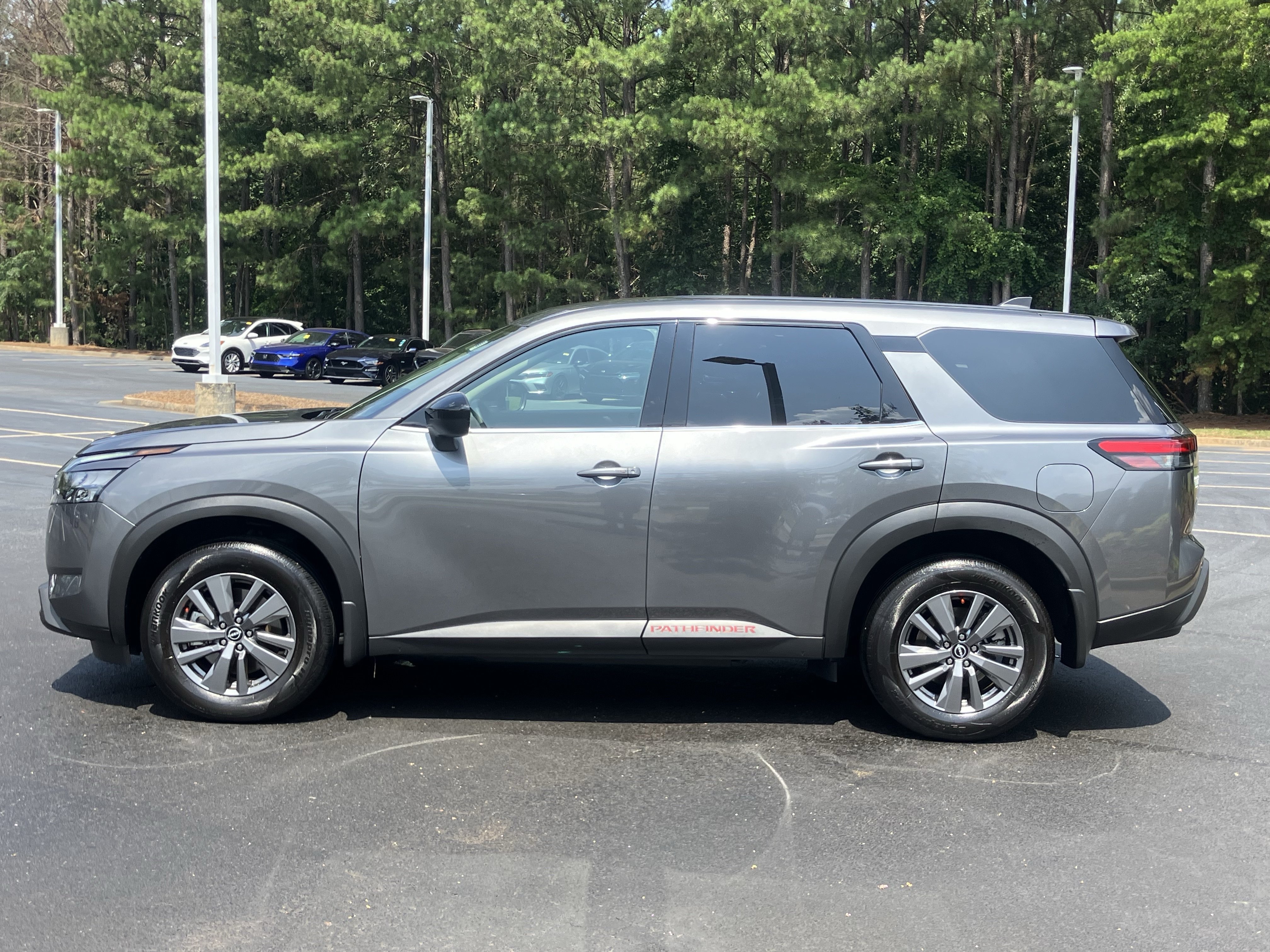 Used 2025 Nissan Pathfinder S FWD image 7