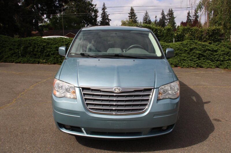 Used 2010 Chrysler Town & Country Touring FWD image 9