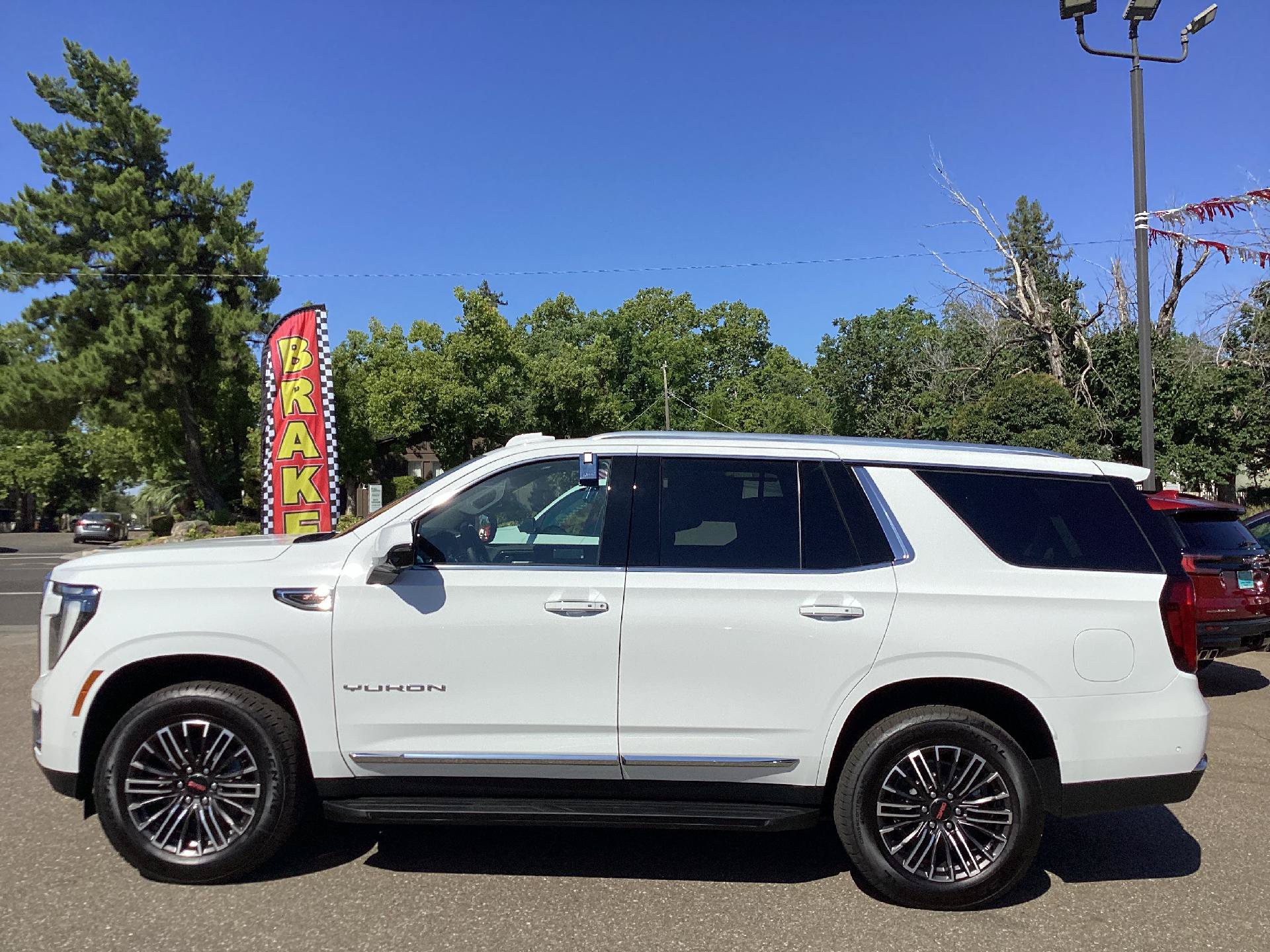 New 2026 GMC Yukon Elevation AWD/4WD image 2