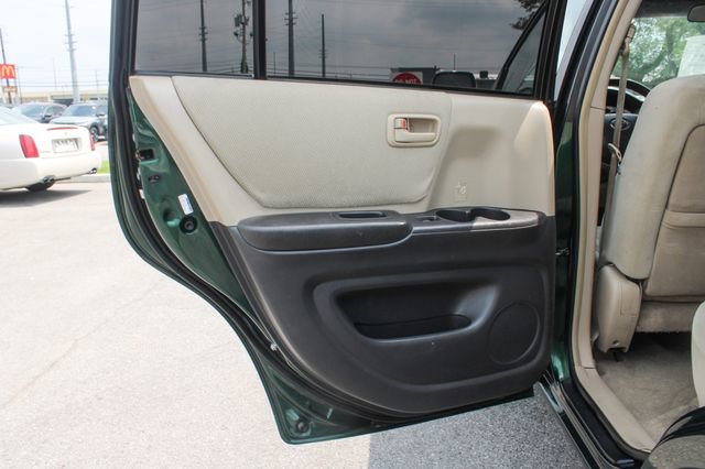 Used 2001 Toyota Highlander 2WD w/ Quick-Order Pkg image 25