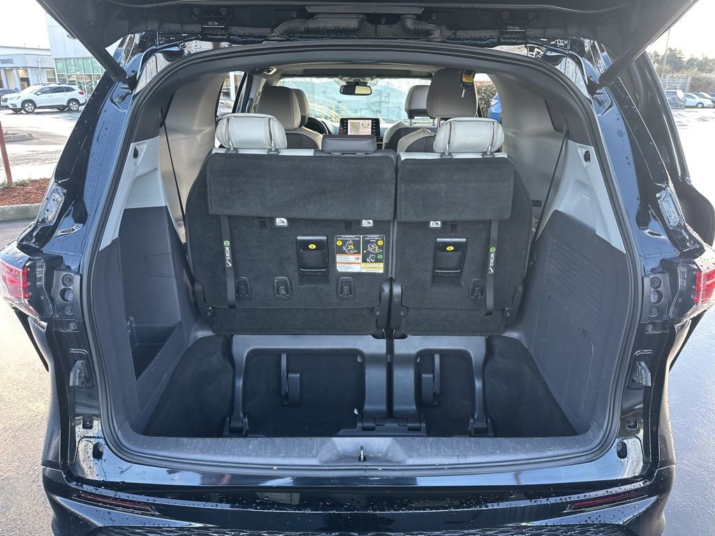 Used 2021 Toyota Sienna XSE image 17