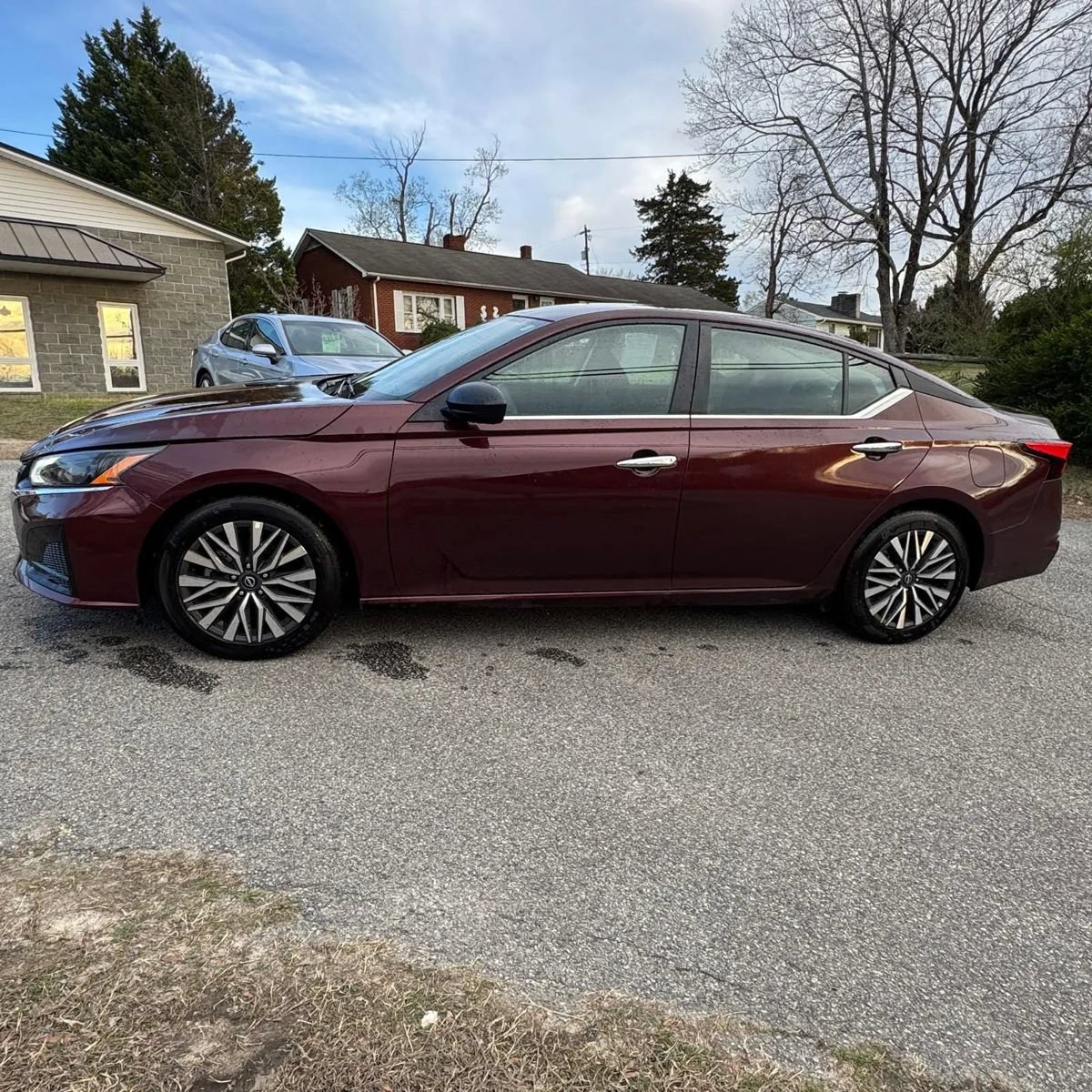 Used 2025 Nissan Altima 2.5 SV FWD image 3