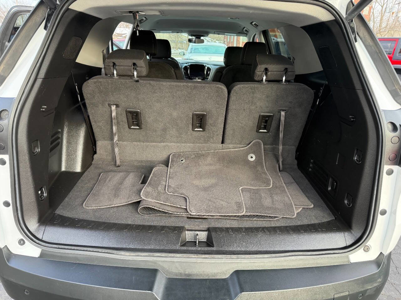 Used 2021 Chevrolet Traverse LT w/ LPO, Blackout Package image 17