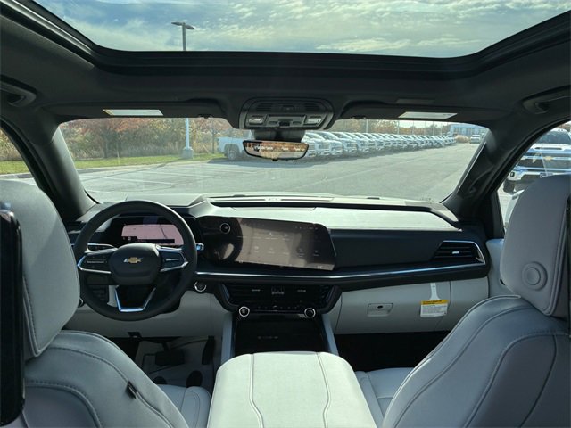 New 2025 Chevrolet Suburban Premier image 19