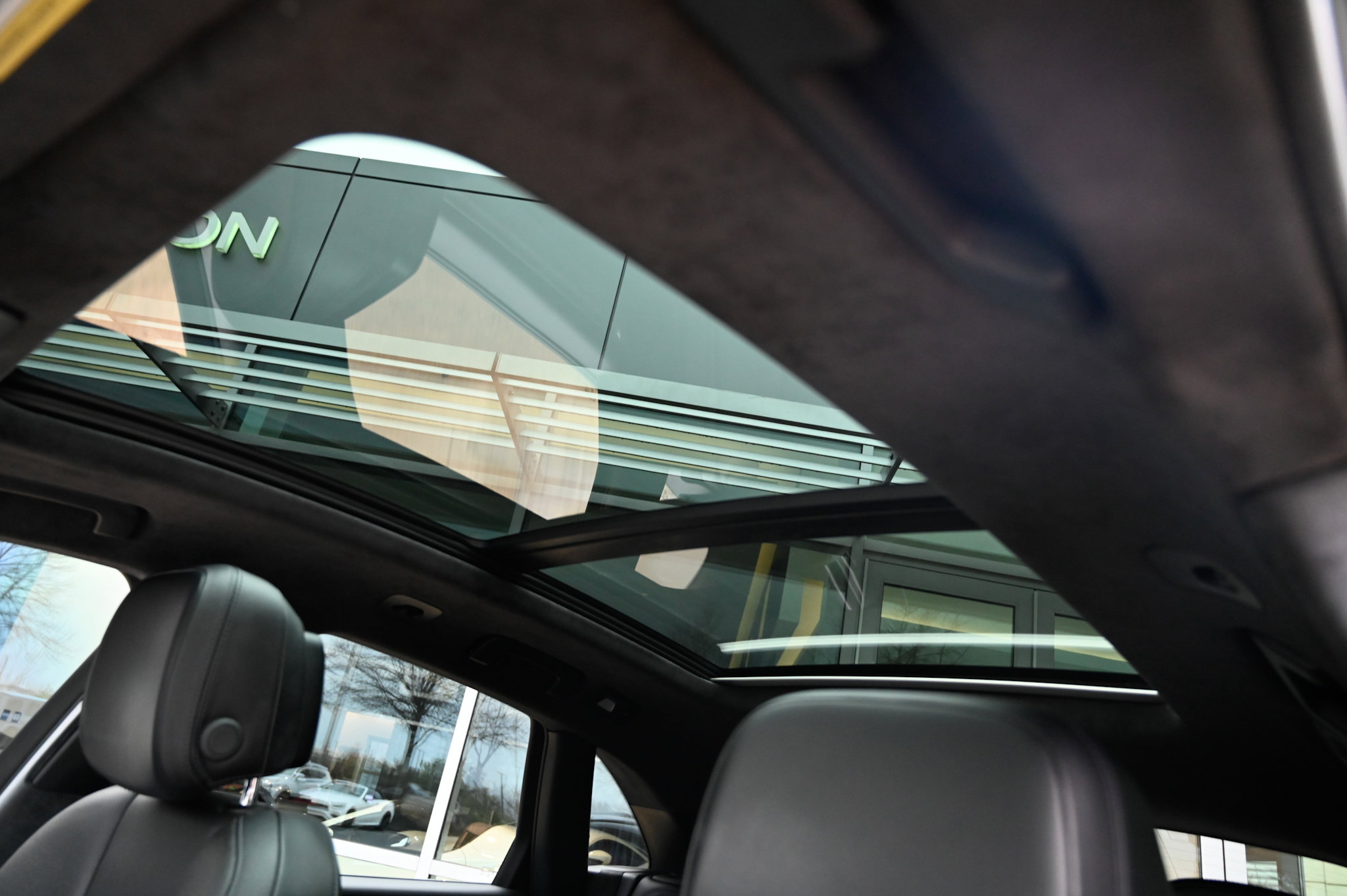 Used 2018 Porsche Macan Turbo image 34