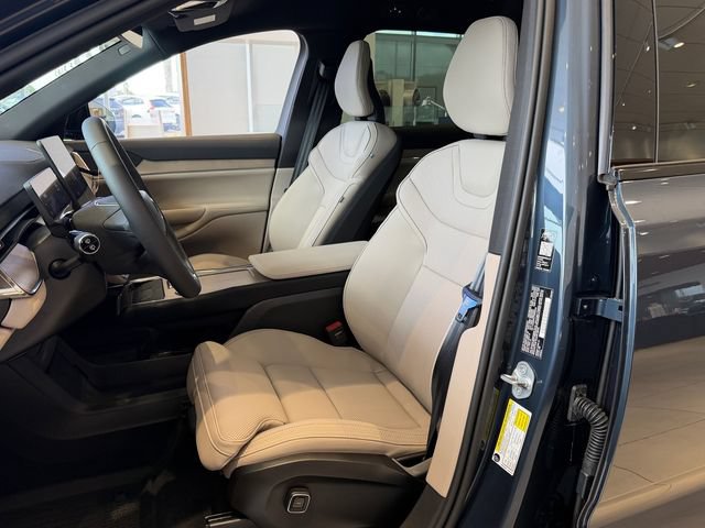 New 2026 Volvo EX90 Plus RWD image 12
