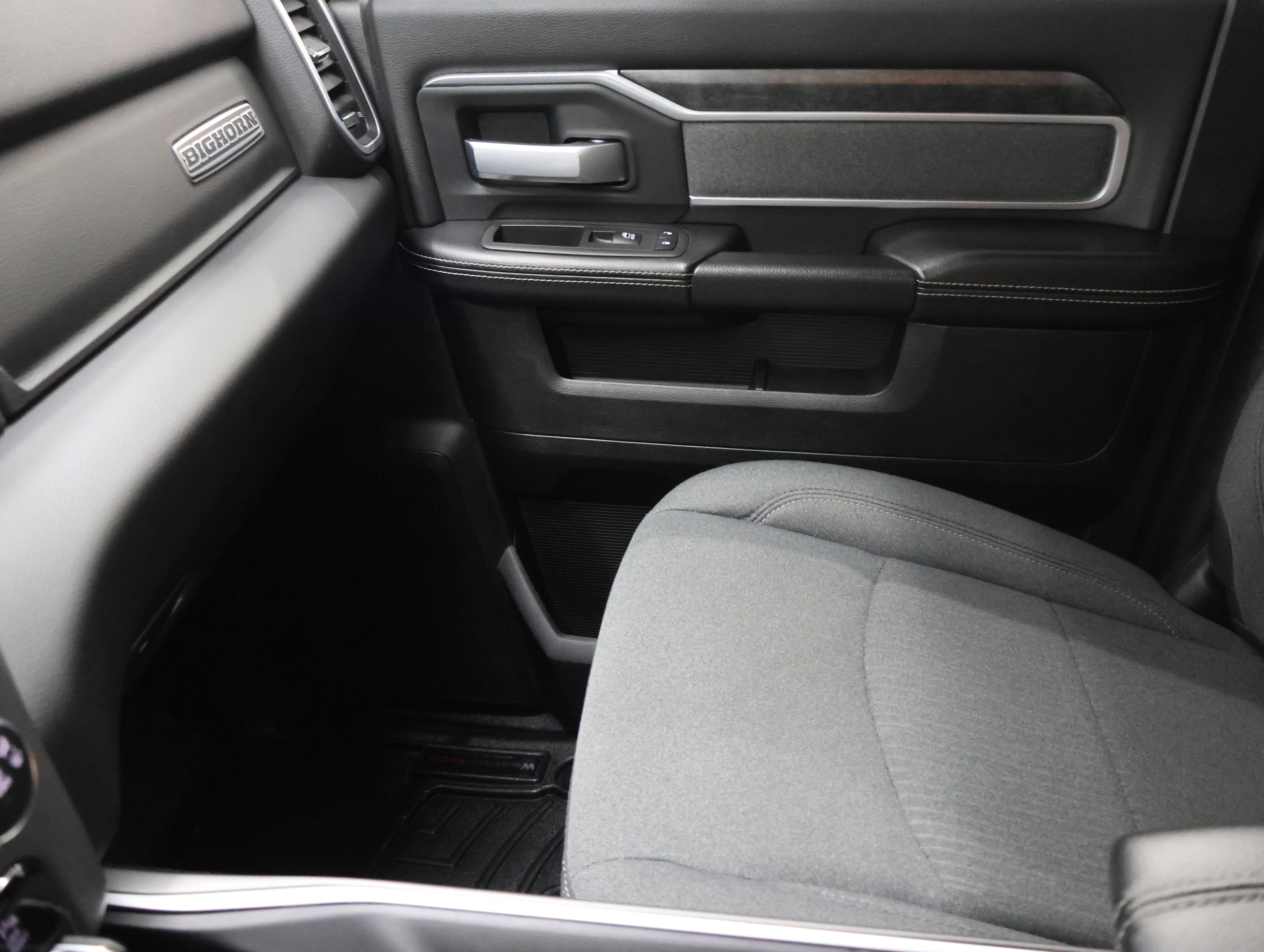 Used 2022 RAM 2500 Big Horn w/ Night Edition AWD/4WD image 13