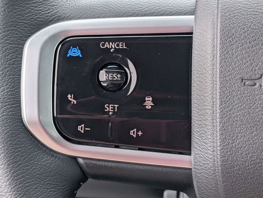 Used 2025 Nissan Armada Platinum image 30