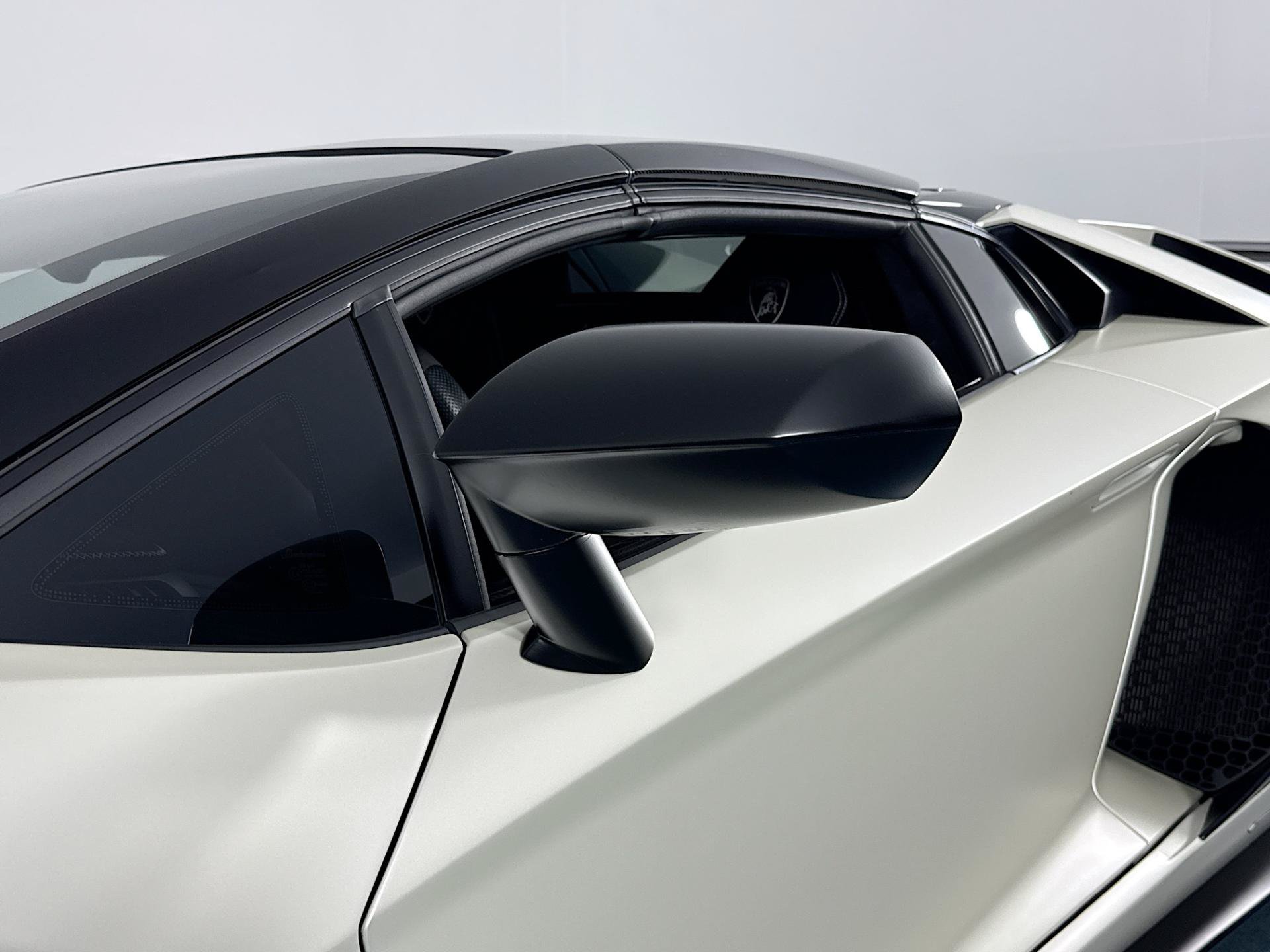 Used 2020 Lamborghini Aventador SVJ AWD/4WD image 48