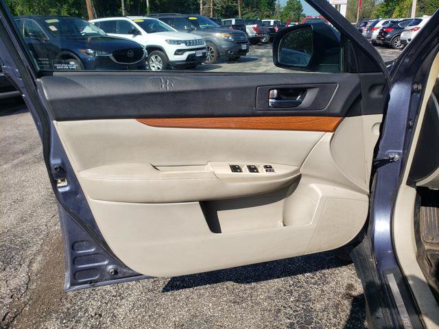 Used 2013 Subaru Outback 2.5i Limited w/ Moonroof Pkg AWD/4WD image 12