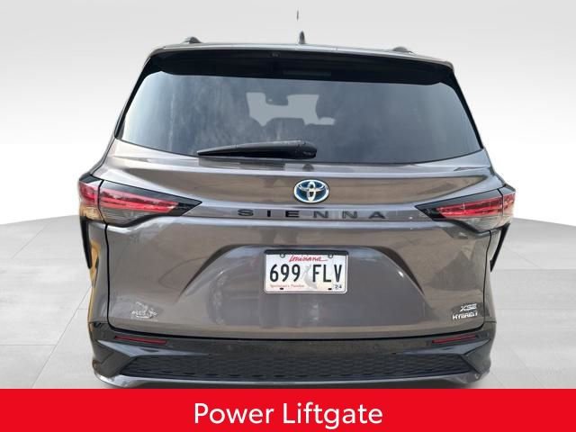 Used 2022 Toyota Sienna XSE FWD image 5