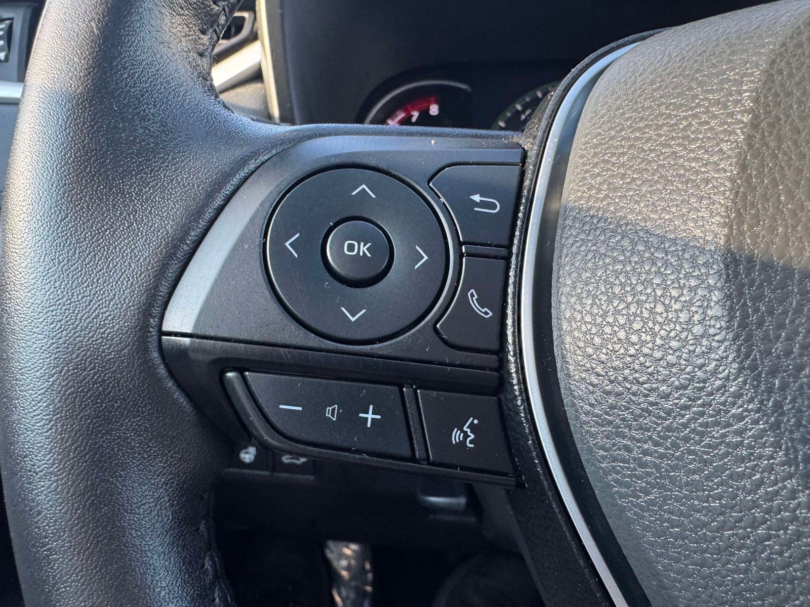 Certified 2021 Toyota RAV4 Limited w/ Limited Grade Weather Package AWD/4WD image 40