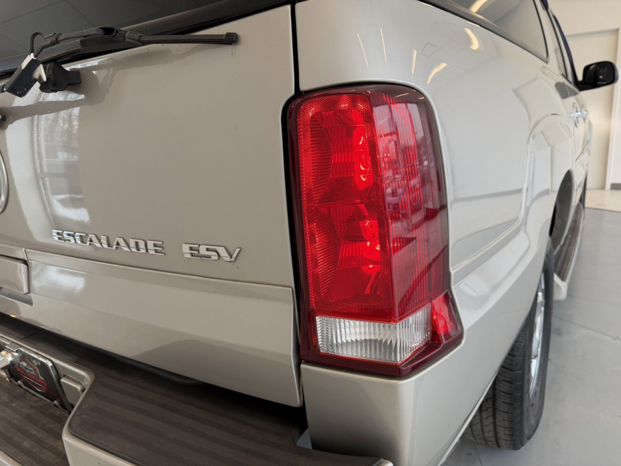 Used 2004 Cadillac Escalade ESV AWD image 26