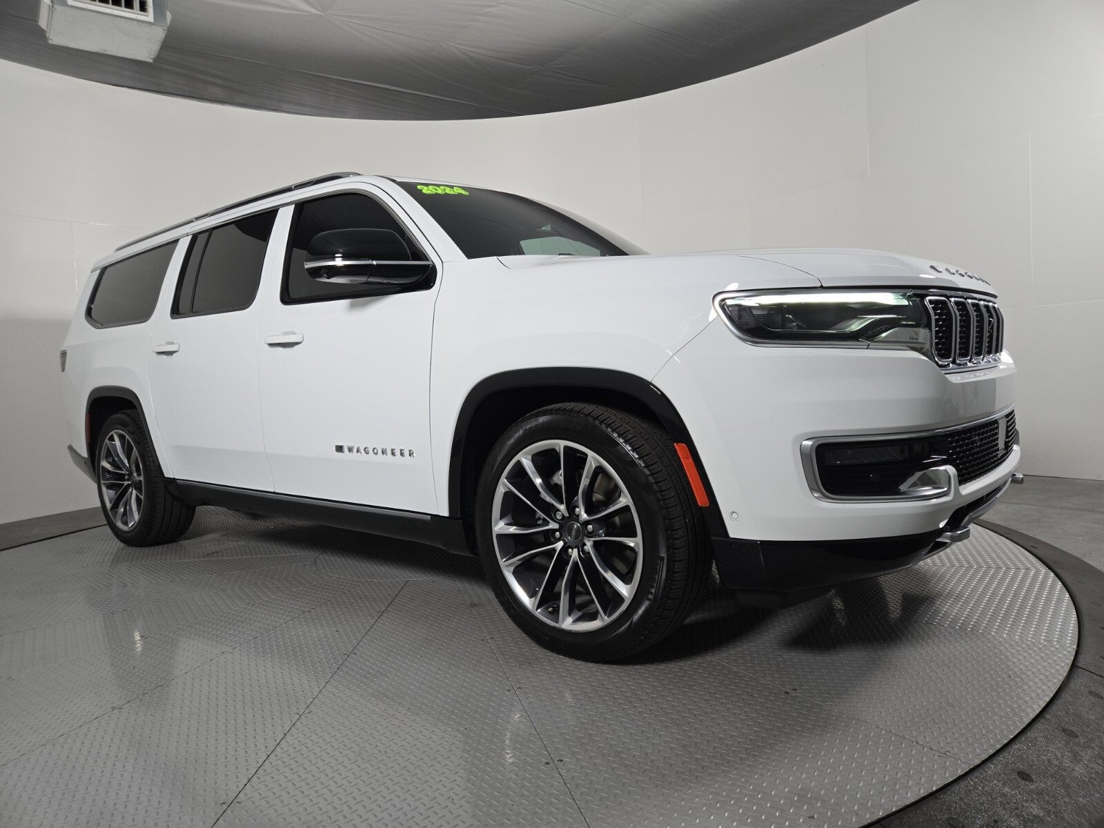 Used 2024 Jeep Wagoneer L Series III w/ Premium Group I image 2