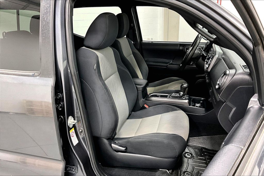 Used 2020 Toyota Tacoma TRD Off-Road AWD/4WD image 9