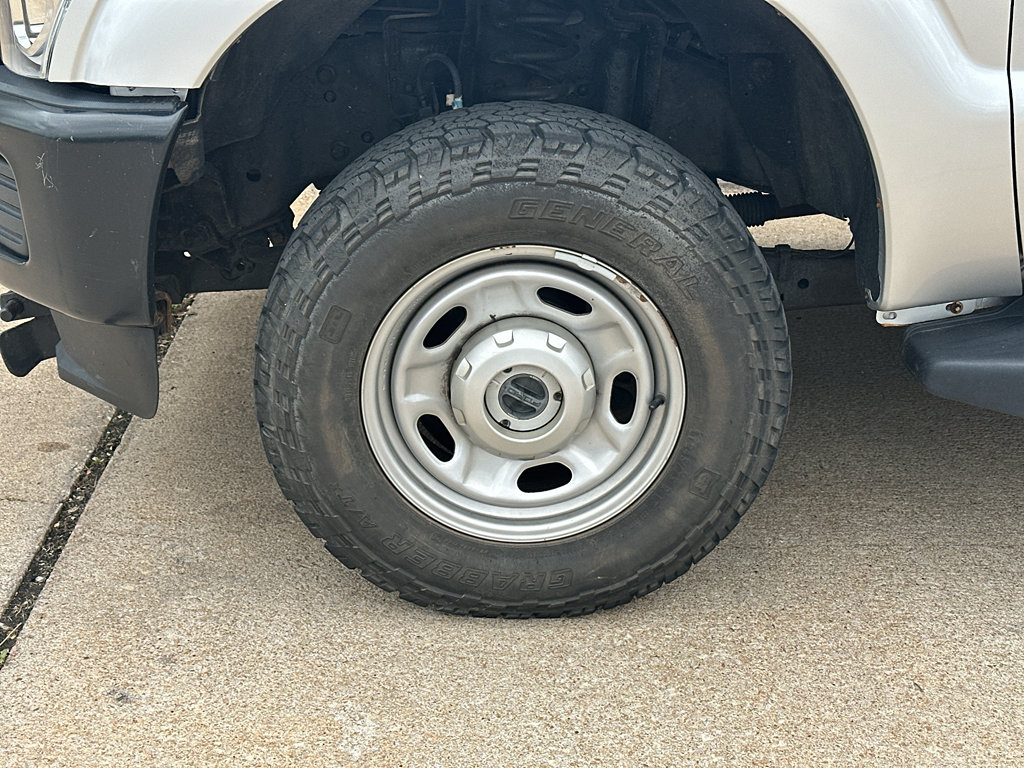 Used 2015 Ford F250 XL w/ Power Equipment Group AWD/4WD image 3