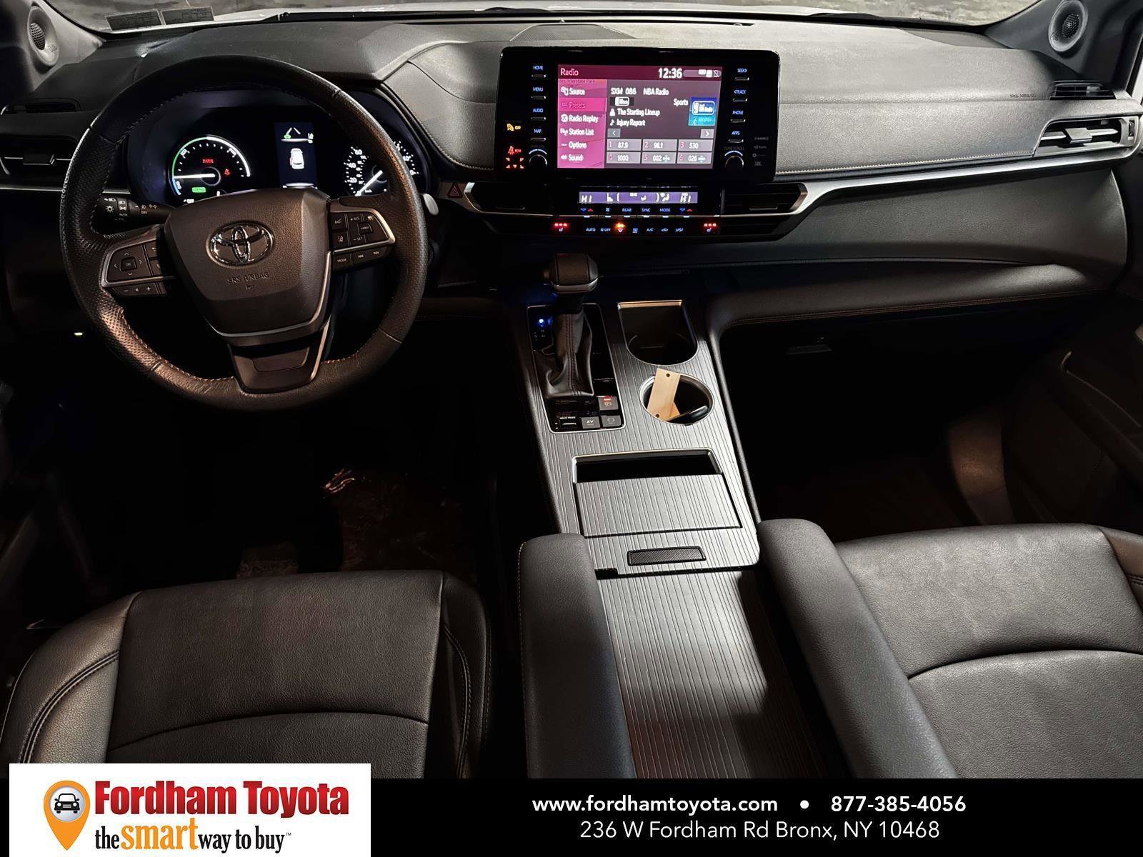 Used 2024 Toyota Sienna XSE w/ XSE Plus Package image 12
