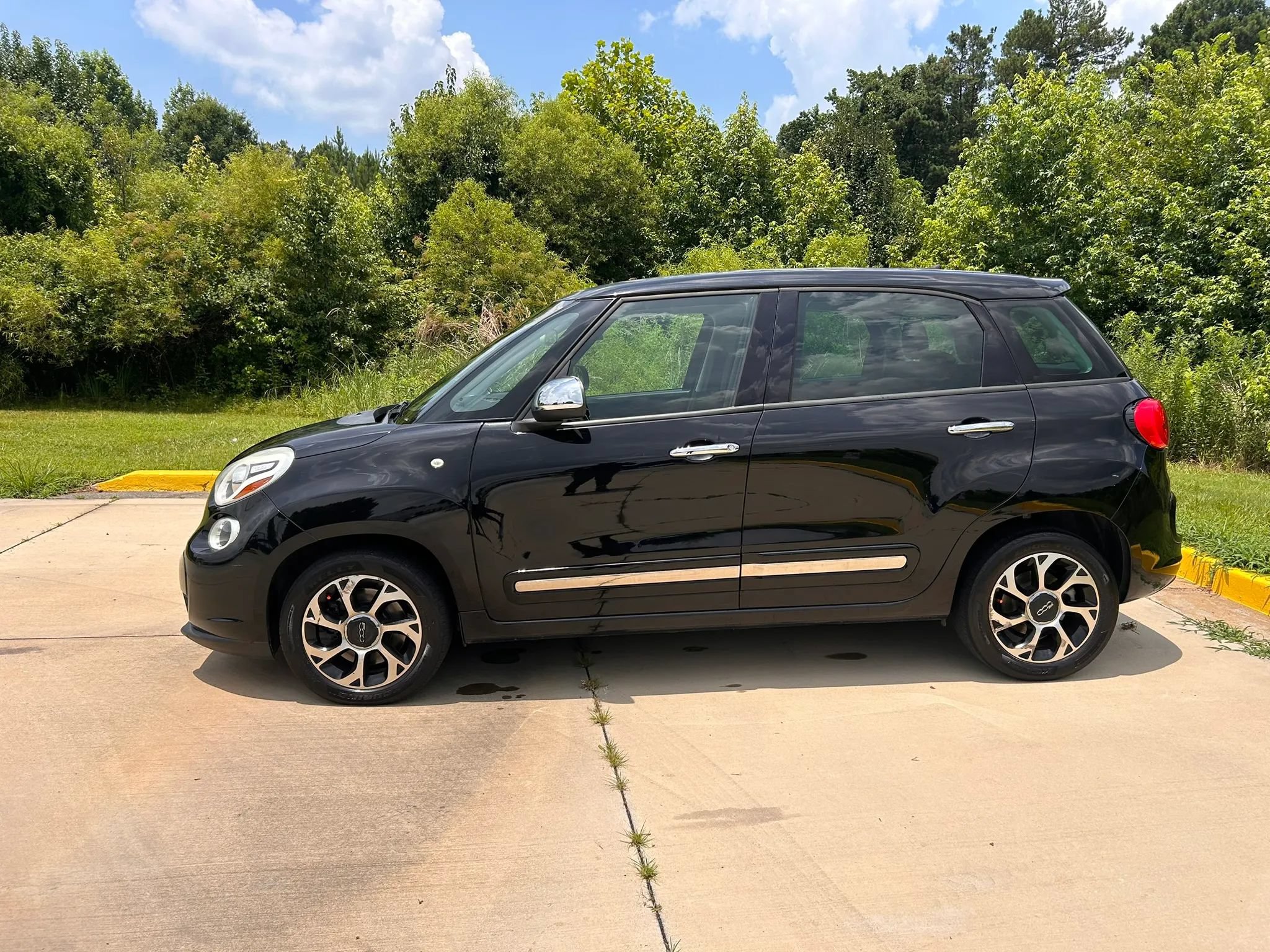 Used 2014 FIAT 500L Lounge FWD image 2