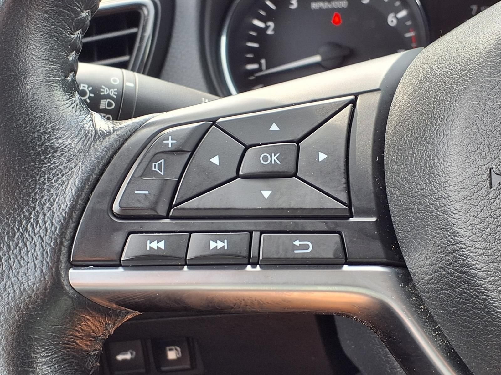 Used 2018 Nissan Rogue SV AWD/4WD image 28