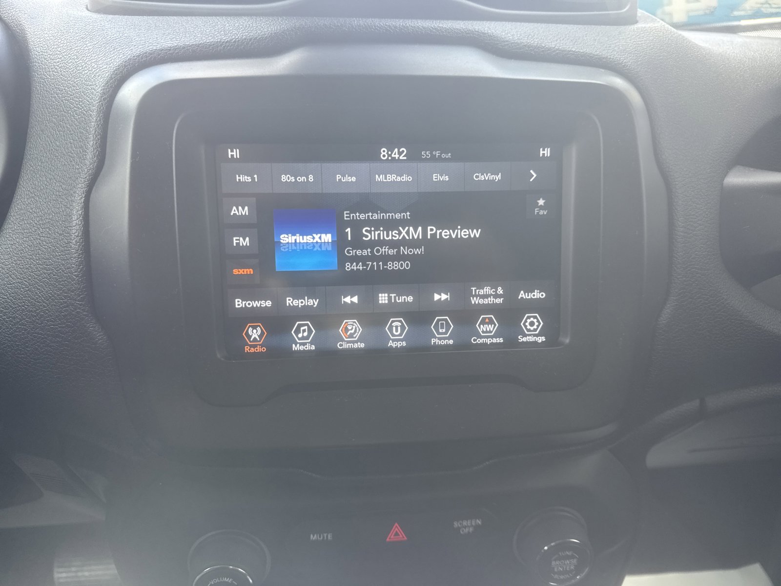 Used 2020 Jeep Renegade Latitude AWD/4WD image 12