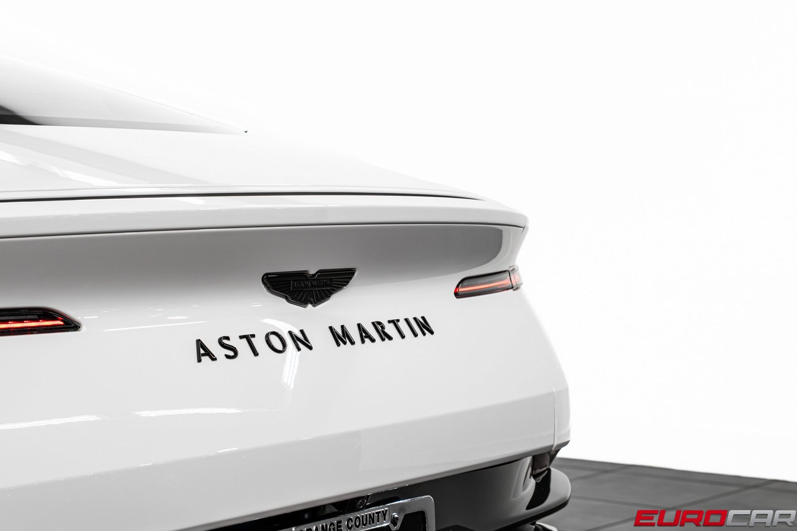 Used 2024 Aston Martin DB12 Coupe RWD image 18