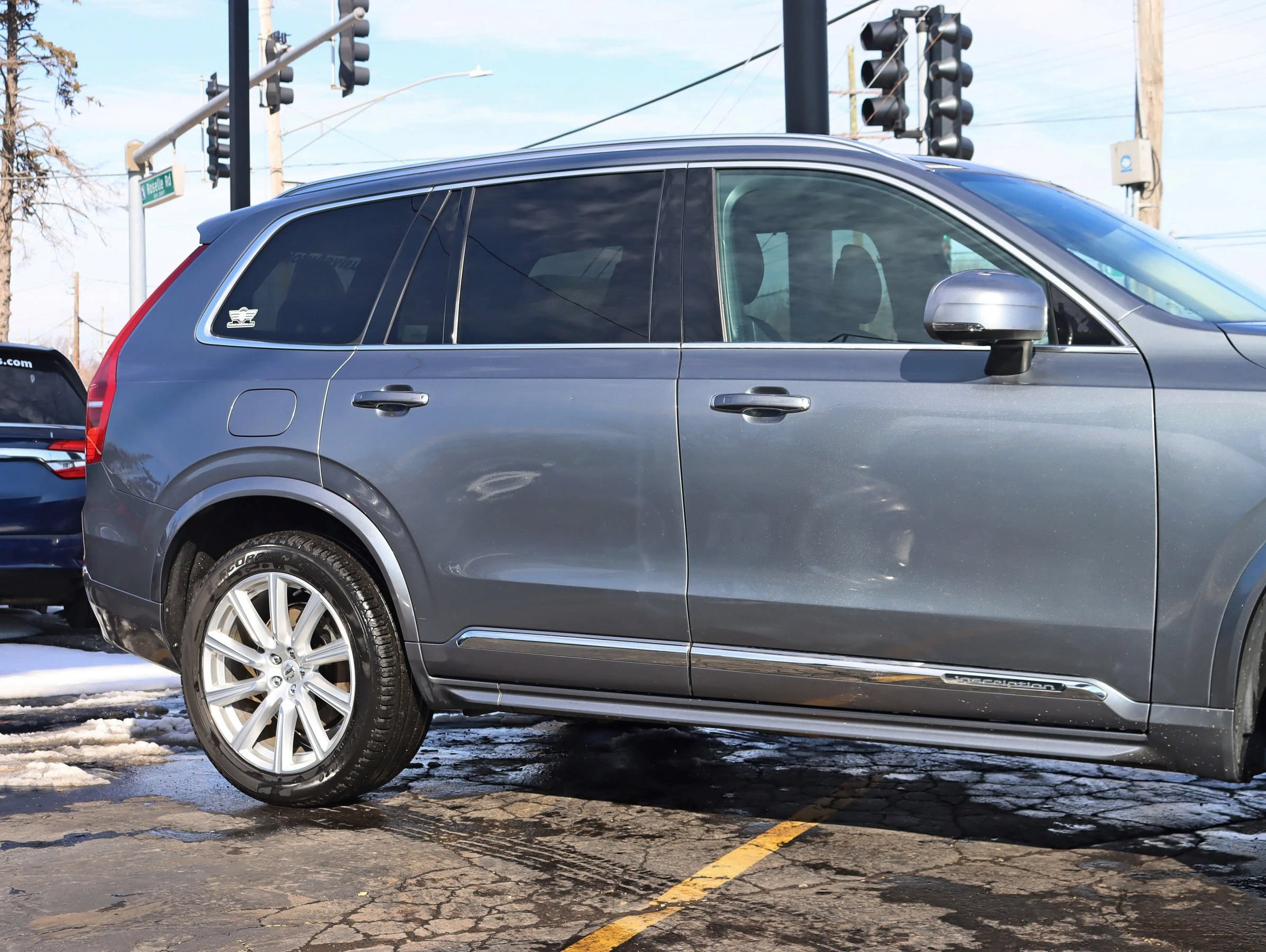 Used 2016 Volvo XC90 T8 Inscription w/ Protection Package Plus AWD/4WD image 4