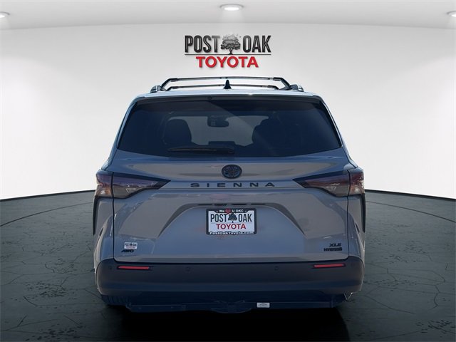 Used 2024 Toyota Sienna XLE Woodland Edition image 6