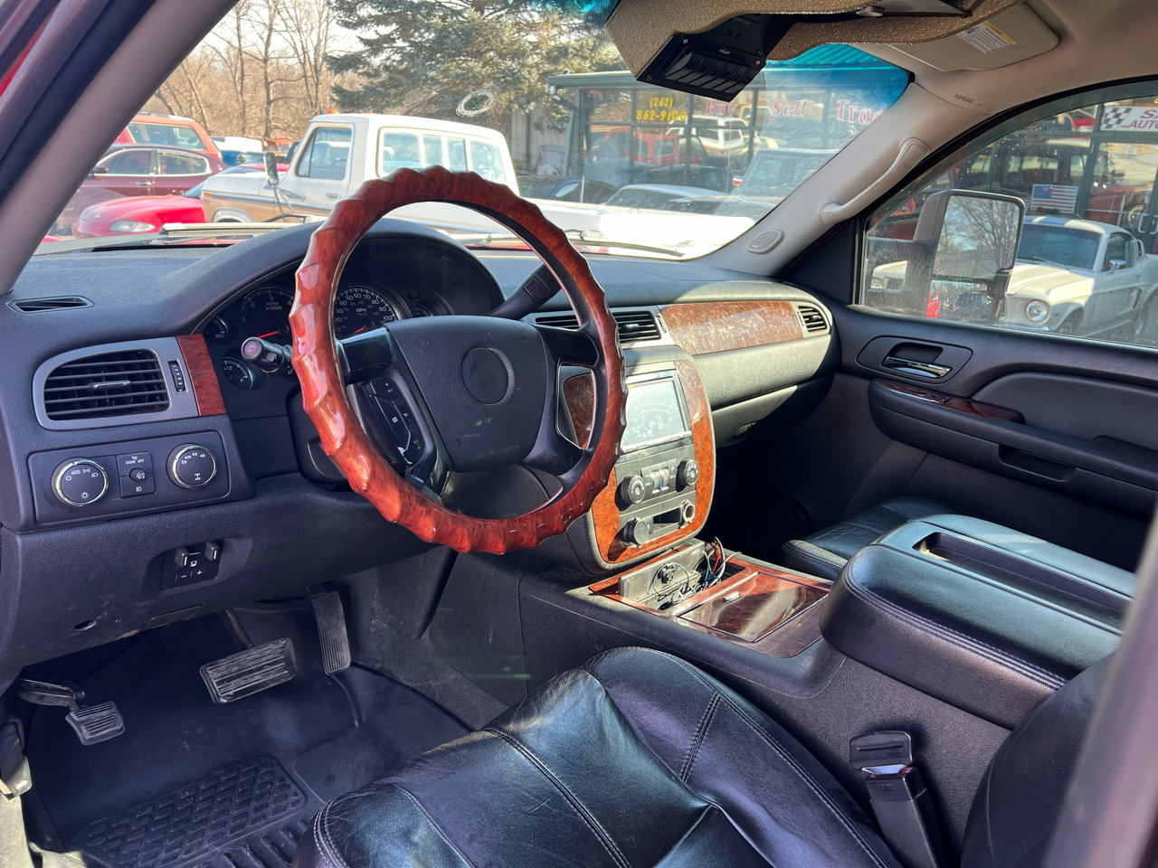 Used 2009 Chevrolet Suburban 2500 LS w/ Skid Plate Package image 7