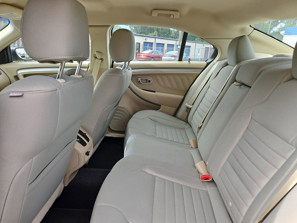 Used 2017 Ford Taurus SE image 24