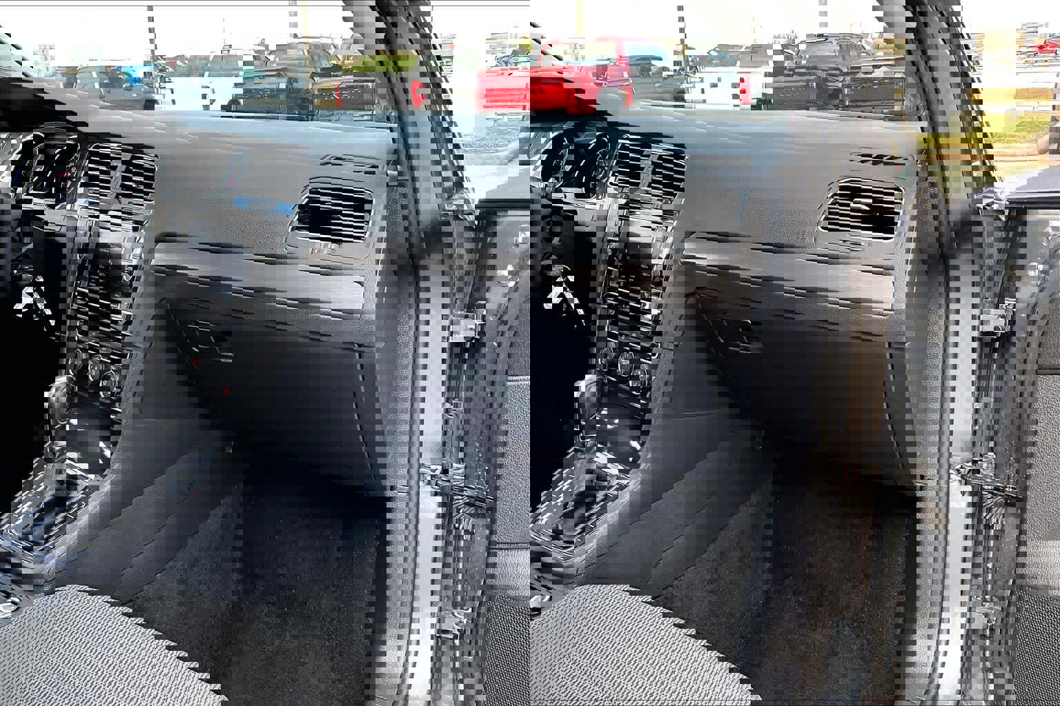 Used 2019 Volkswagen Golf S image 18