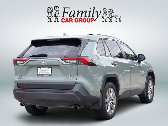Used 2022 Toyota RAV4 XLE Premium AWD/4WD image 4