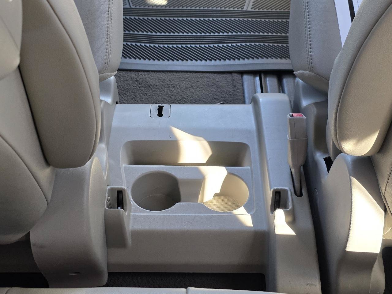 Used 2013 Toyota Sienna XLE FWD image 28