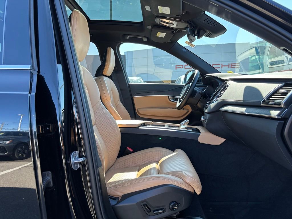 Certified 2024 Volvo XC90 T8 Ultimate w/ Protection Package Premier image 18