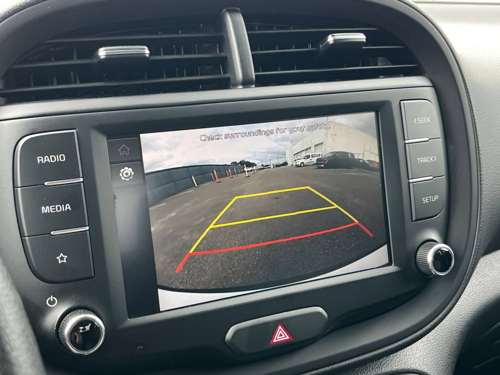 Used 2025 Kia Soul LX w/ LX Technology Package FWD image 21
