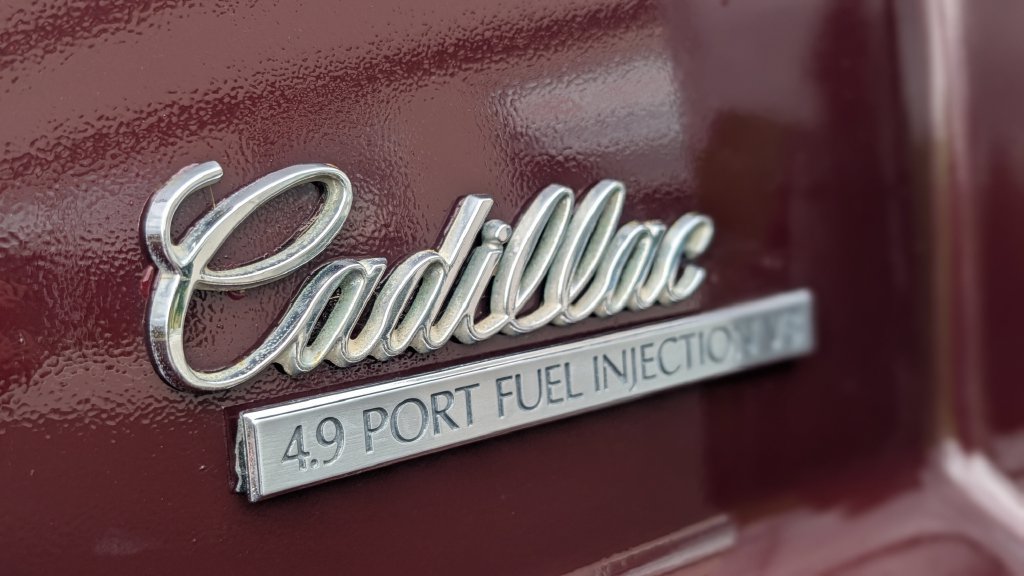 Used 1992 Cadillac Fleetwood Coupe FWD image 24