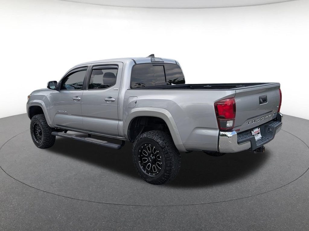 Used 2019 Toyota Tacoma SR5 RWD image 4