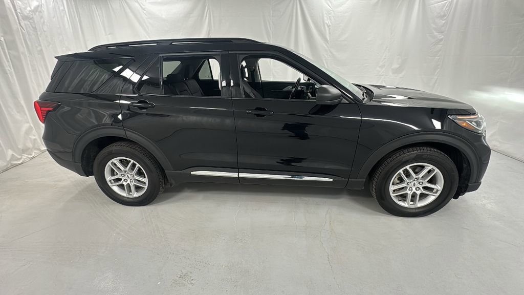 Used 2025 Ford Explorer Active image 2