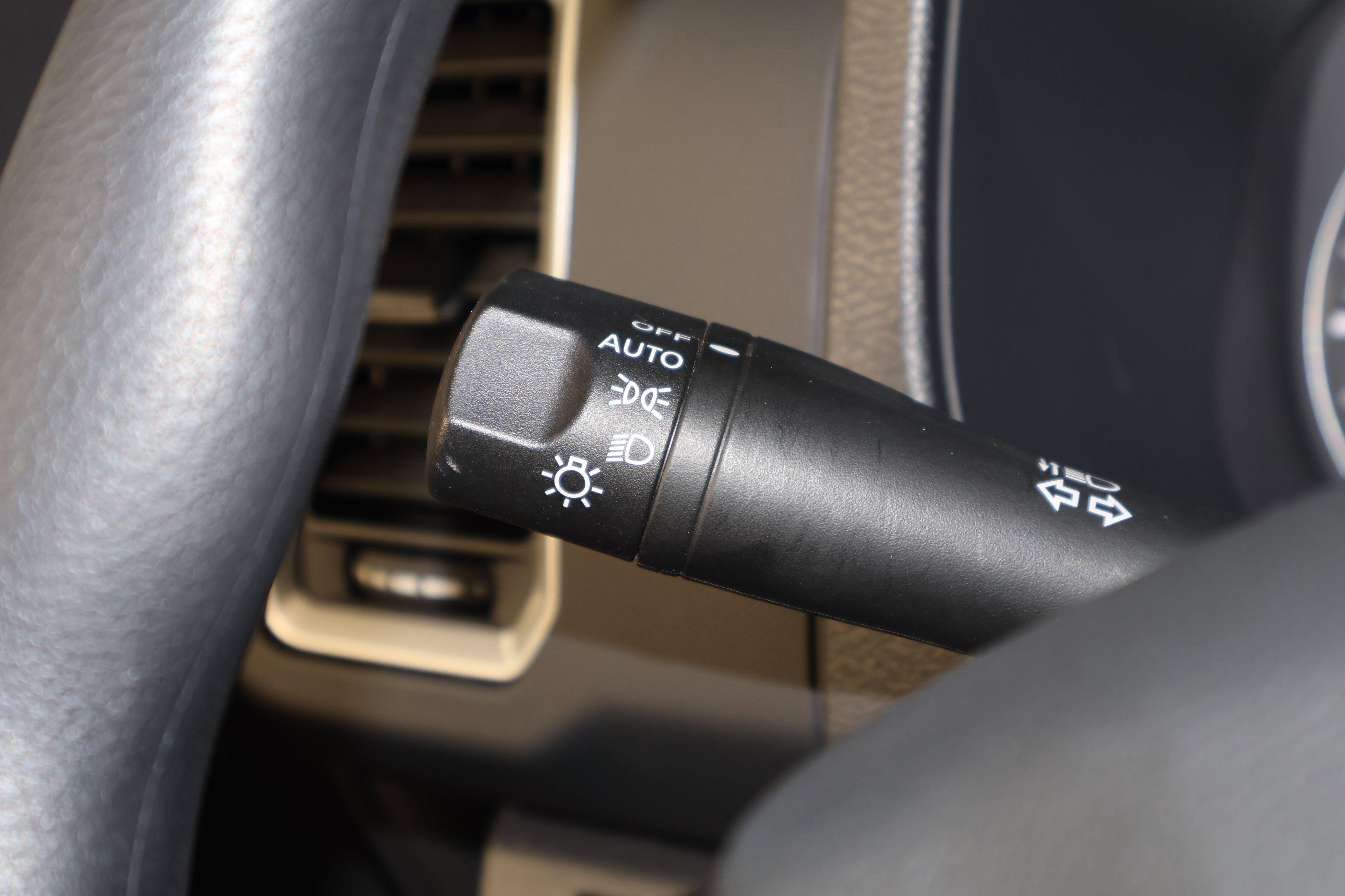 Used 2024 Nissan Frontier SV image 24