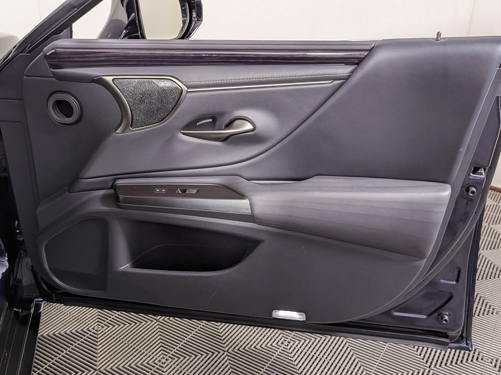 Used 2019 Lexus ES 350 Ultra Luxury w/ Accessory Package FWD image 29