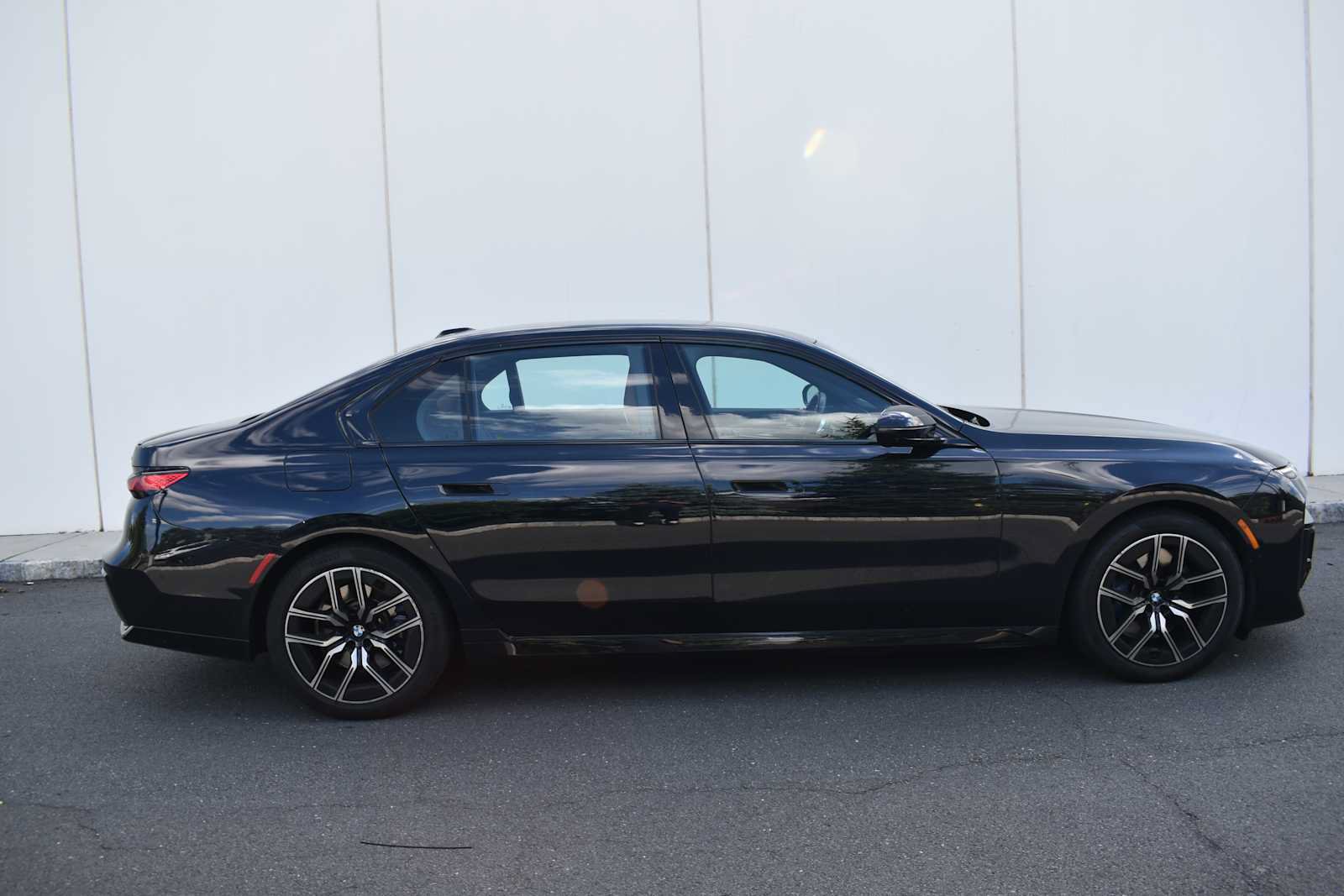 Certified 2024 BMW 740i xDrive AWD/4WD image 8